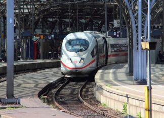 Jak Odtłuścić paznokcie bez primera?